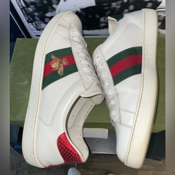 Gucci Ace Bee Low Top Sneakers - Picture 2 of 10
